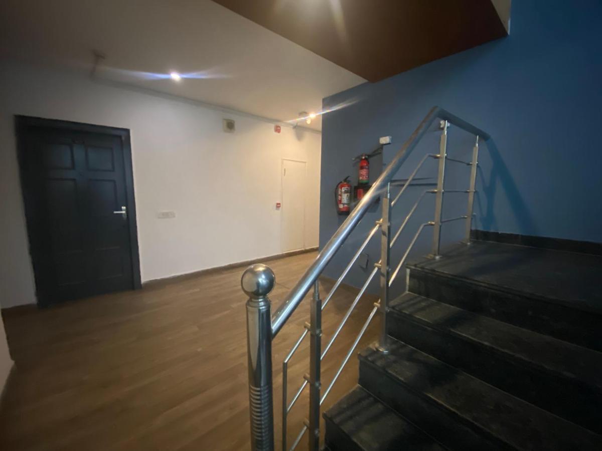 Divine Inn Couple Friendly Hotel Near Sector 51 Metro Station Noida Exteriér fotografie